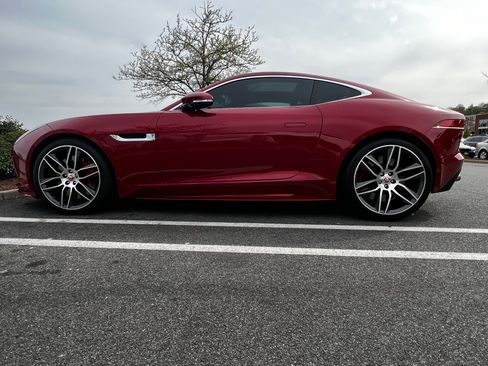 Used 2017 Jaguar F-TYPE R image 6