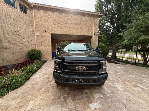 Used 2021 Ford F250 Lariat AWD/4WD image 2