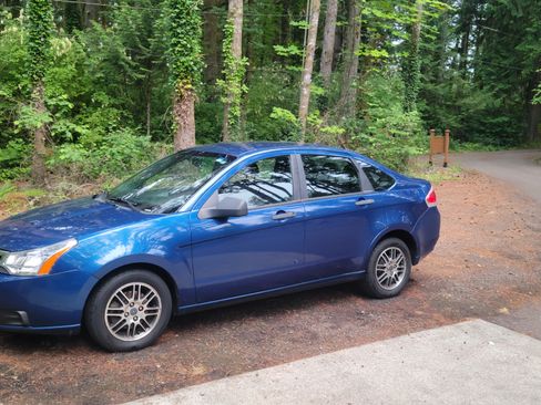 Used 2009 Ford Focus SE FWD image 1