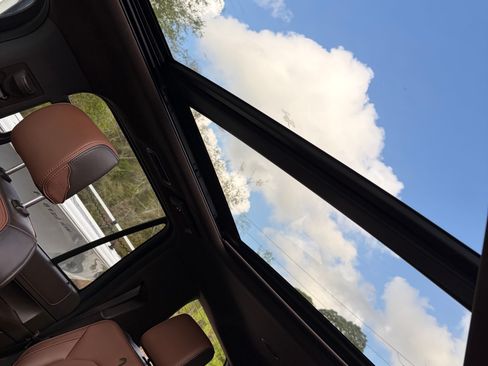 Used 2024 Ford Expedition King Ranch image 10