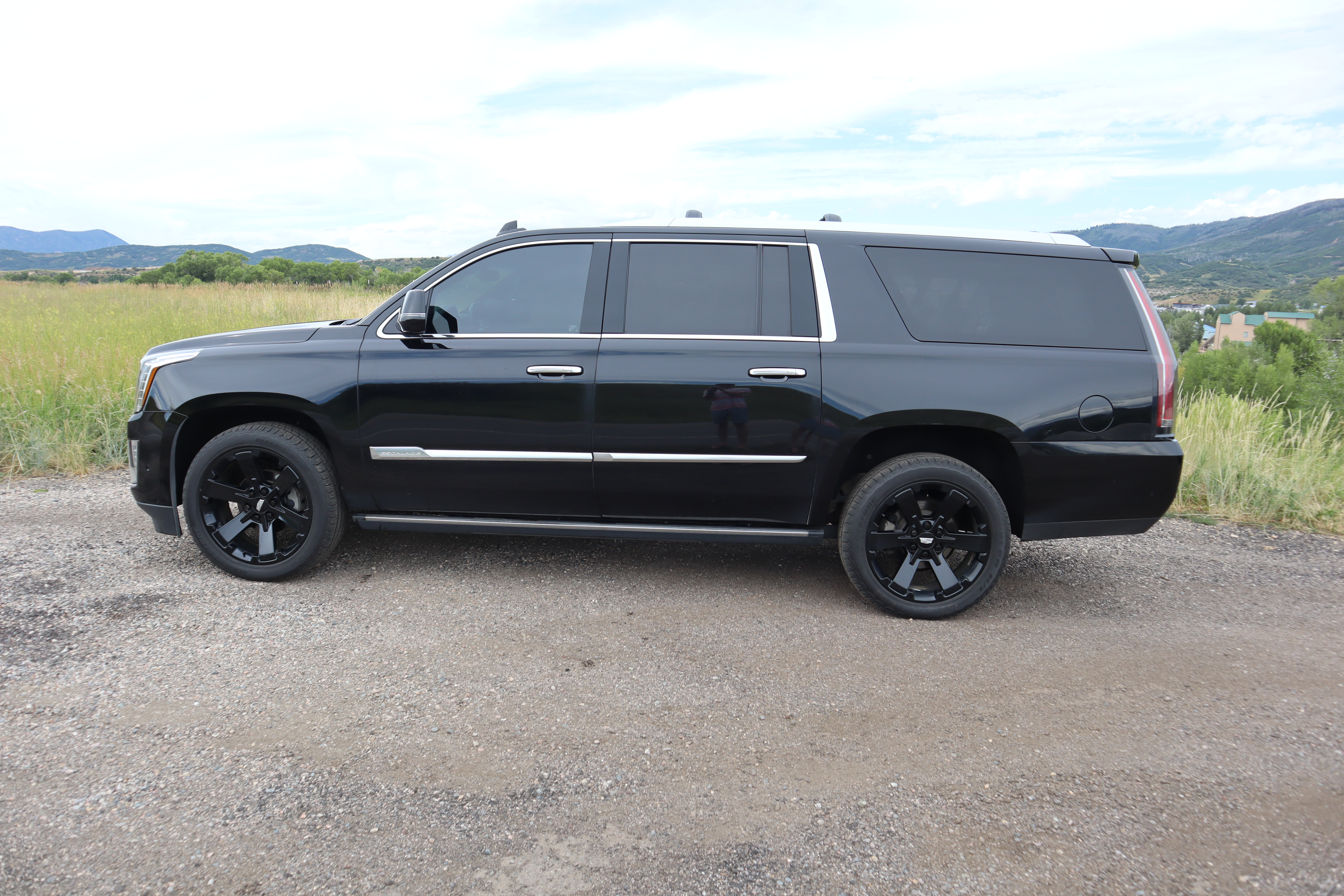 Used 2017 Cadillac Escalade ESV Platinum AWD/4WD image 1