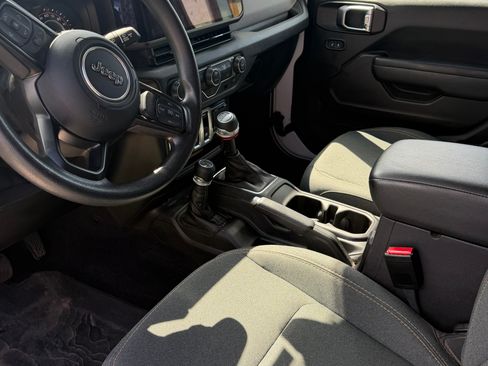 Used 2025 Jeep Wrangler Sport AWD/4WD image 8