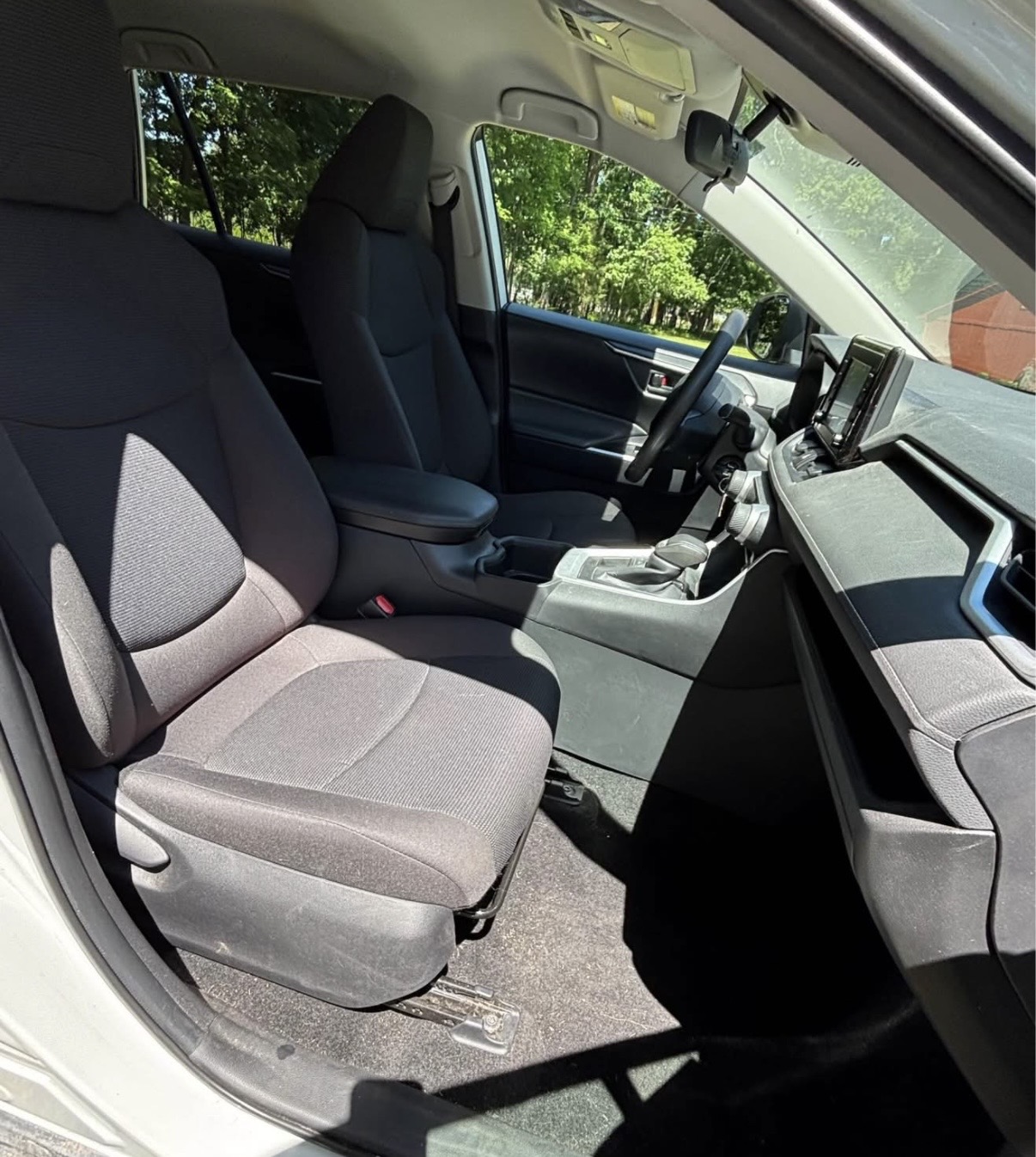 Used 2022 Toyota RAV4 LE AWD/4WD image 11