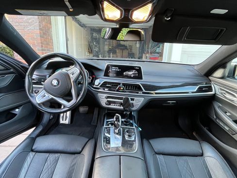 Used 2016 BMW 750i image 9