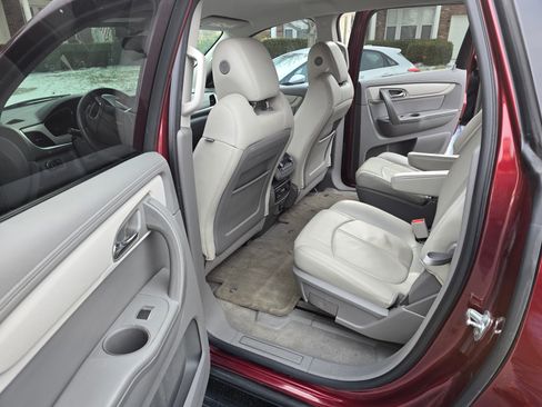 Used 2017 Chevrolet Traverse LT image 10