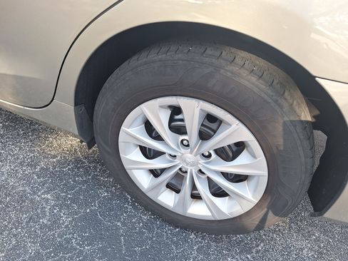 Used 2017 Toyota Camry LE image 11