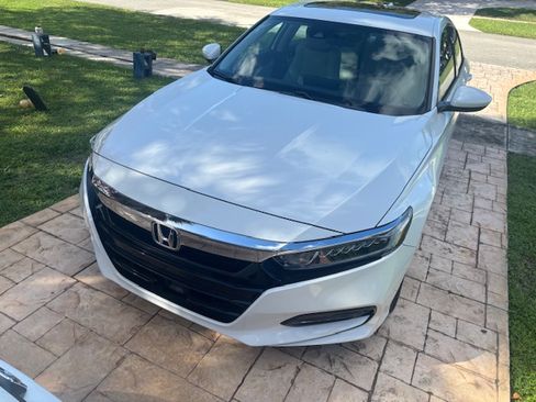 Used 2018 Honda Accord EX image 2