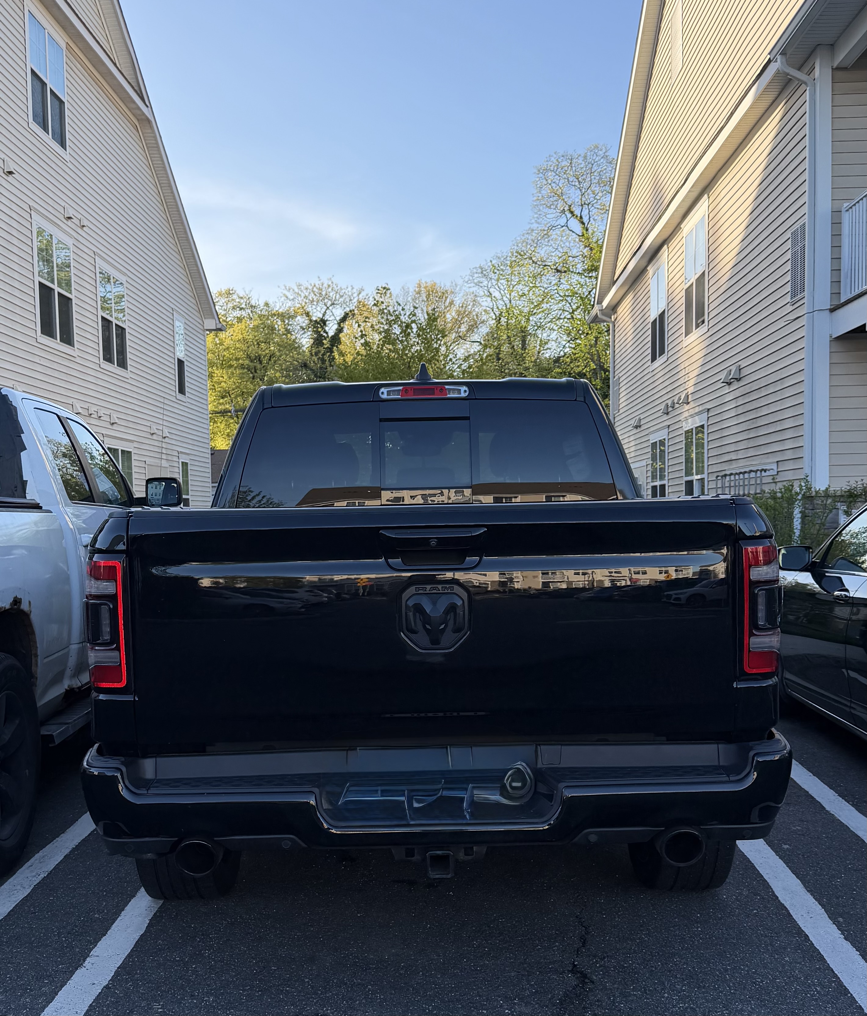 Used 2019 RAM 1500 Laramie AWD/4WD image 11