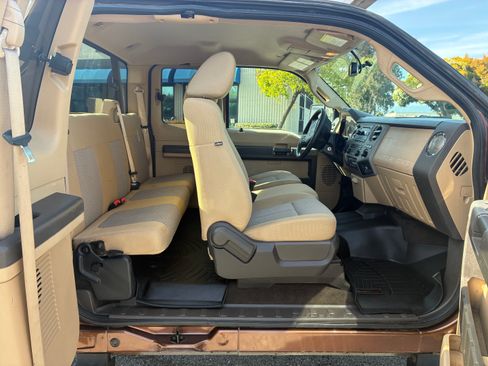 Used 2011 Ford F250 XLT w/ XLT Premium Pkg AWD/4WD image 12