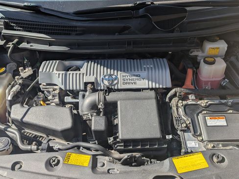 Used 2014 Toyota Prius Two image 9