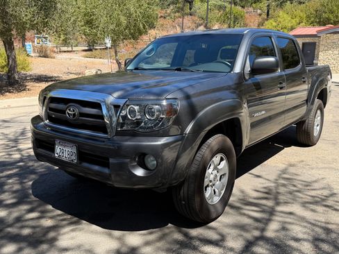 Used 2009 Toyota Tacoma PreRunner w/ TRD Off-Road Pkg w/JBL Audio RWD image 12