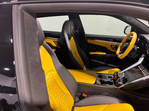 Used 2021 Lamborghini Urus AWD/4WD image 17