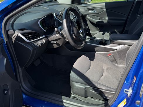 Used 2017 Chevrolet Volt LT w/ Comfort Package image 22