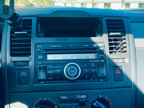 Used 2009 Nissan Versa 1.8 S w/ Sport Pkg image 11