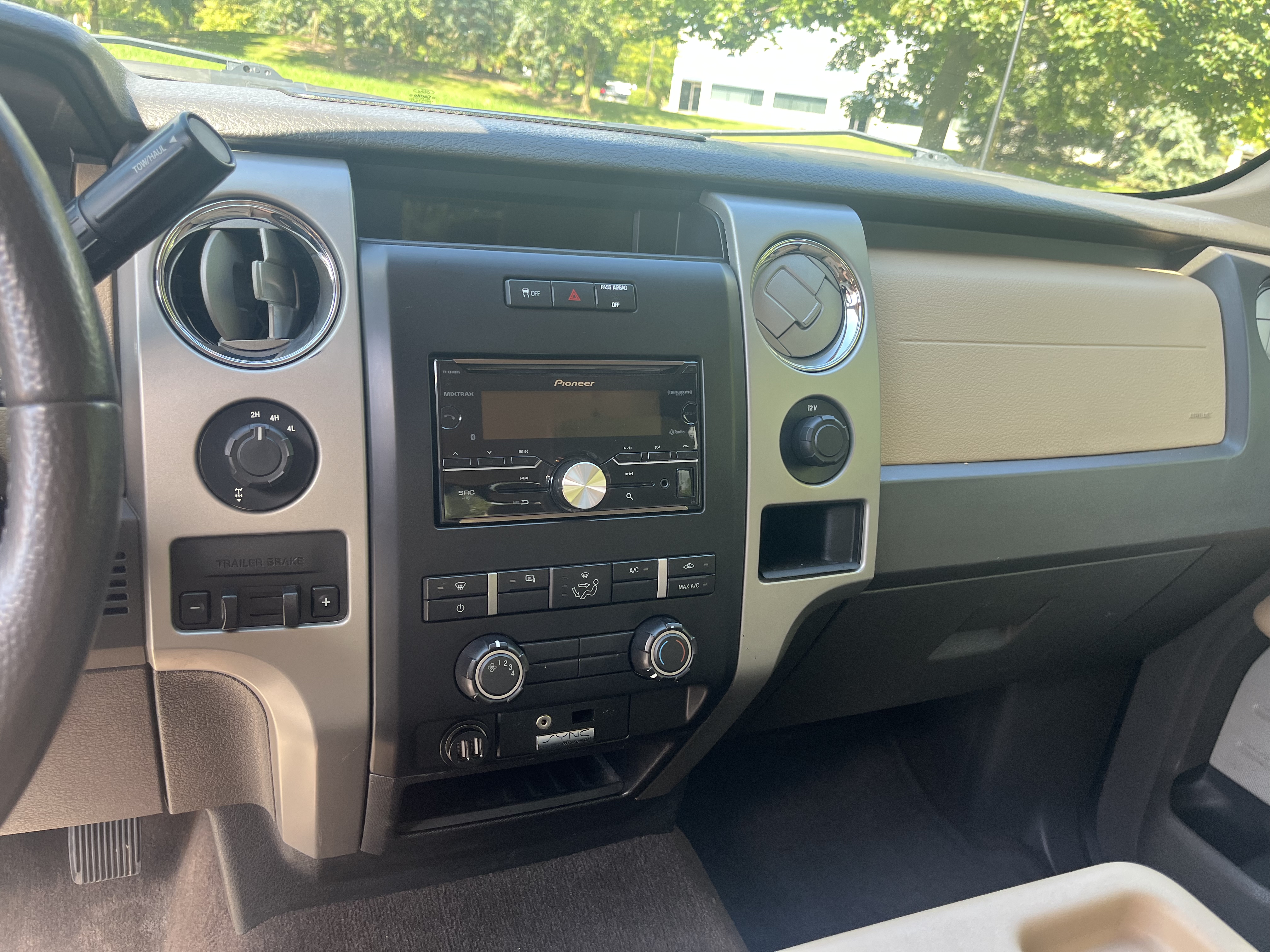 Used 2011 Ford F150 XLT w/ XLT Chrome Pkg AWD/4WD image 23