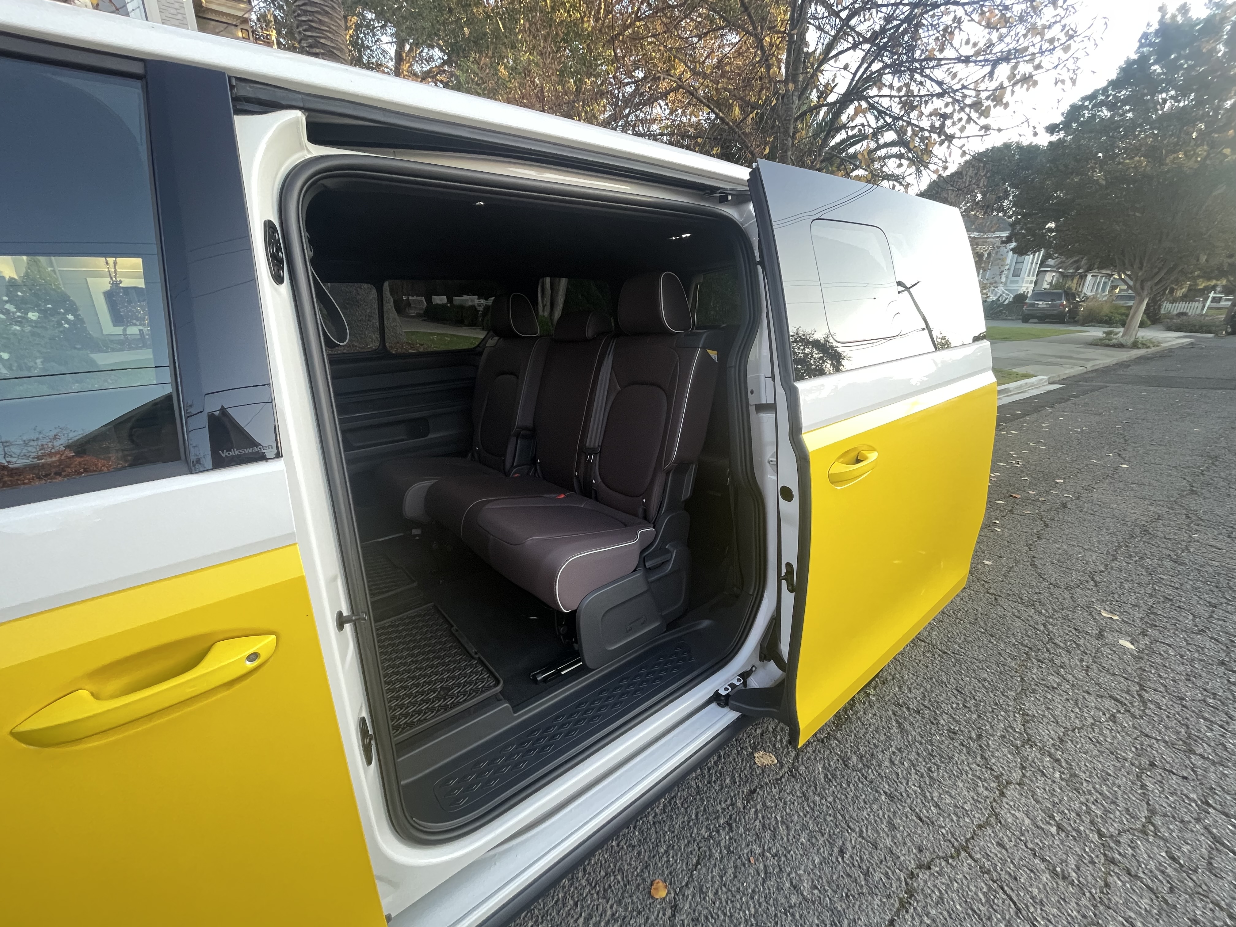 Used 2025 Volkswagen ID. Buzz Pro S RWD image 23