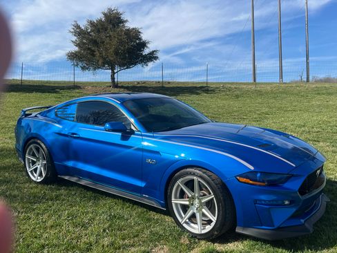 Used 2019 Ford Mustang GT Premium w/ GT Performance Package RWD image 5