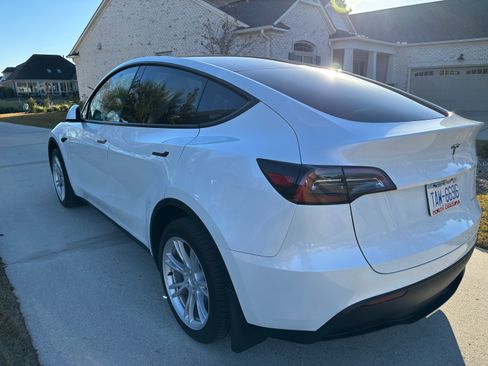 Used 2023 Tesla Model Y Long Range image 4