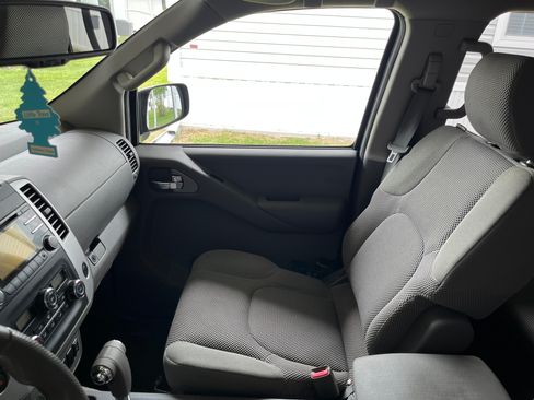 Used 2014 Nissan Frontier SV w/ SV Value Truck Package RWD image 14
