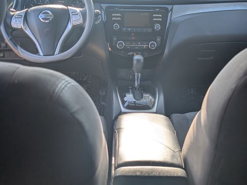 Used 2016 Nissan Rogue SV image 11