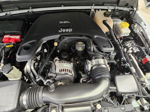 Used 2019 Jeep Wrangler Unlimited Sport S image 31