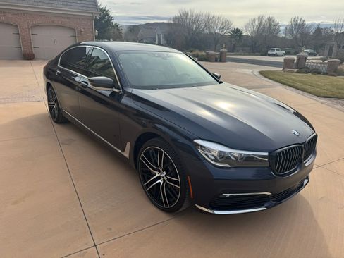 Used 2016 BMW 740i image 19