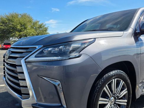 Used 2017 Lexus LX 570 4WD image 2