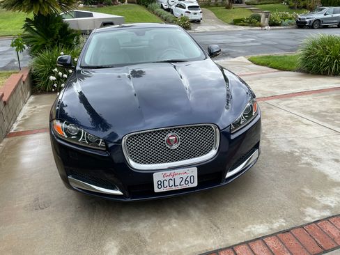 Used 2015 Jaguar XF Premium image 4