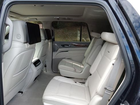 Used 2021 Cadillac Escalade Premium Luxury Platinum AWD/4WD image 16