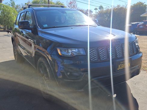 Used 2019 Jeep Grand Cherokee Altitude image 5