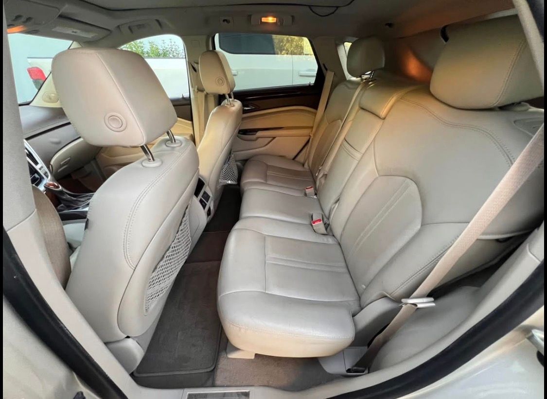 Used 2015 Cadillac SRX Luxury w/ Driver Awareness Package FWD image 11