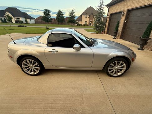 Used 2008 MAZDA MX-5 Miata Grand Touring RWD image 4