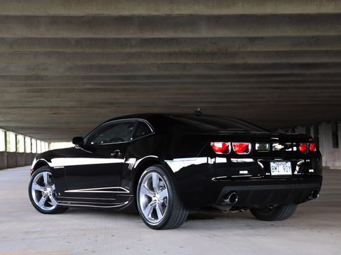 Used 2010 Chevrolet Camaro SS w/ LPO, Ground Effects Package RWD image 6