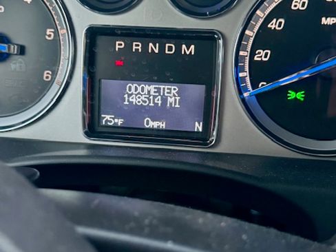 Used 2010 Cadillac Escalade Luxury image 15