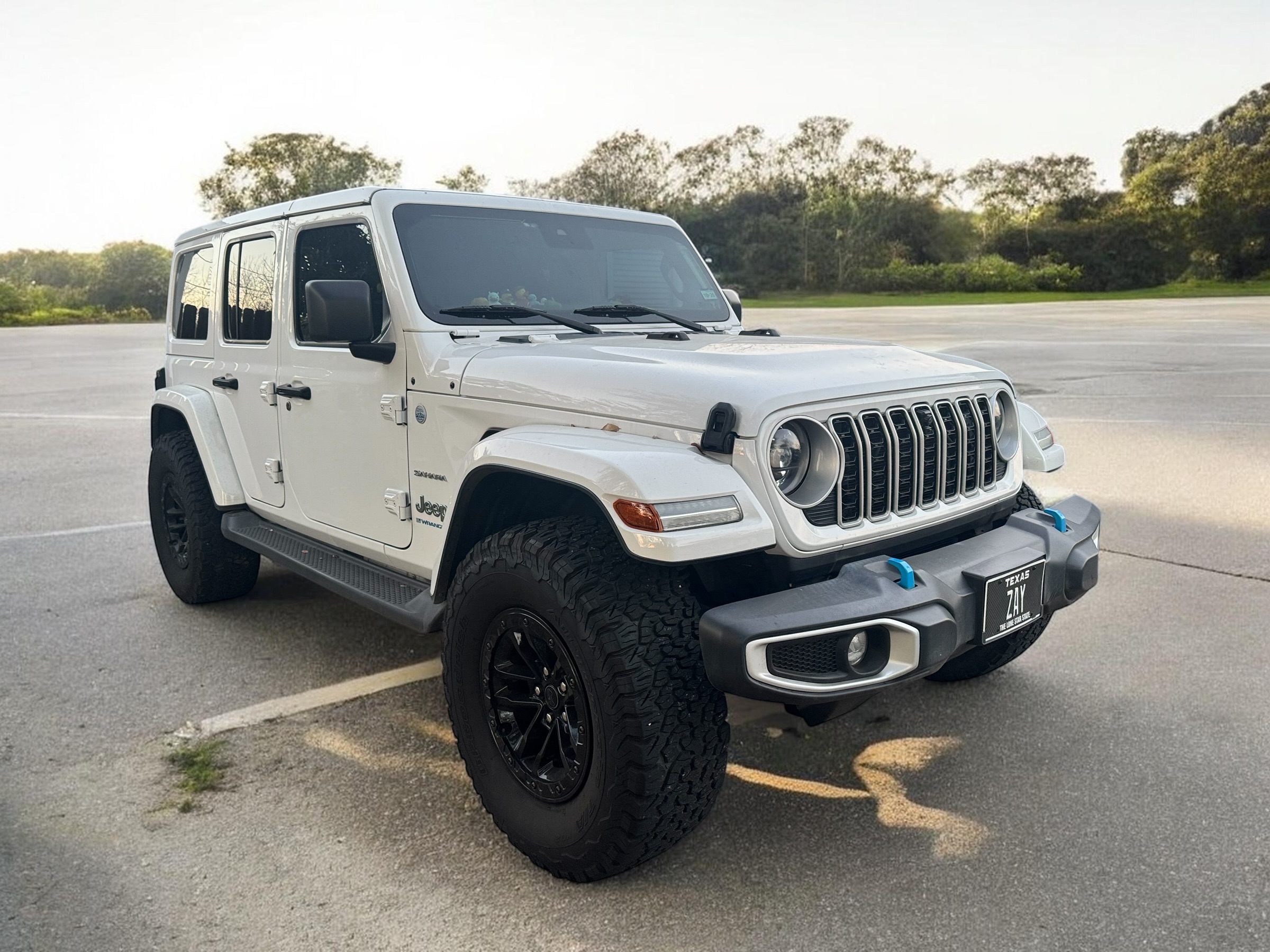 Used 2024 Jeep Wrangler Unlimited Sahara w/ Technology Group AWD/4WD image 1
