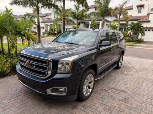 Used 2017 GMC Yukon XL SLT w/ HD Trailering Package RWD image 1