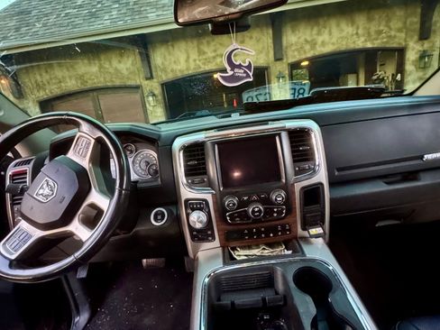 Used 2018 RAM 1500 Laramie w/ Convenience Group image 8