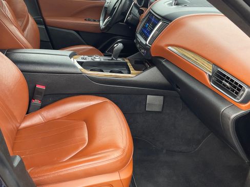 Used 2017 Maserati Levante image 18