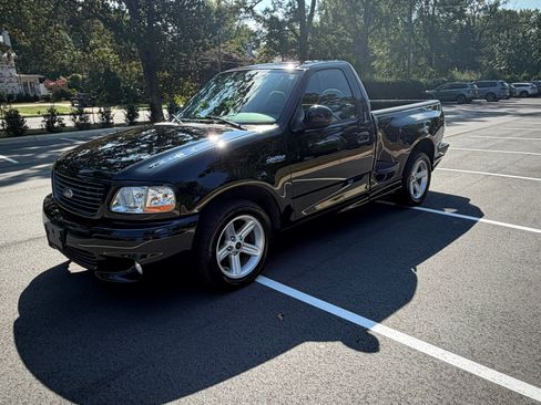 Used 2003 Ford F150 Lightning RWD image 1