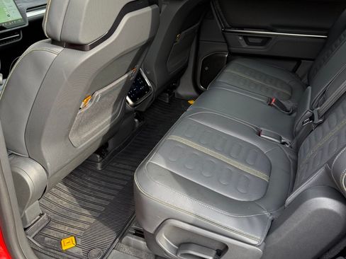 Used 2025 Rivian R1S Adventure AWD/4WD image 23