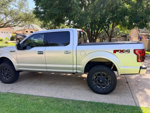 Used 2016 Ford F150 Platinum w/ Equipment Group 701A Luxury AWD/4WD image 1