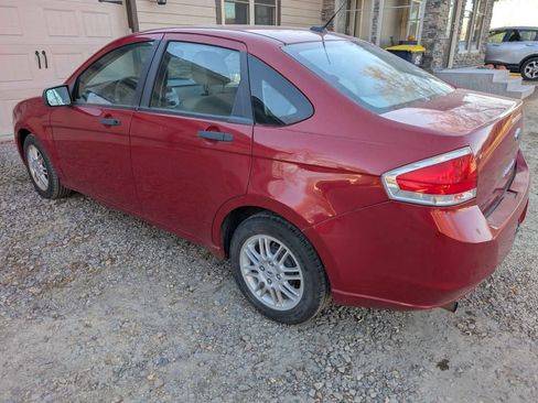Used 2010 Ford Focus SE image 4