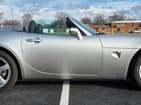 Used 2006 Pontiac Solstice Convertible w/ Premium Package image 6