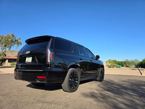 Used 2022 Cadillac Escalade Sport Platinum w/ LPO, ONYX Package image 11