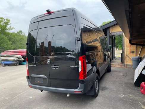 Used 2019 Mercedes-Benz Sprinter 2500 image 5