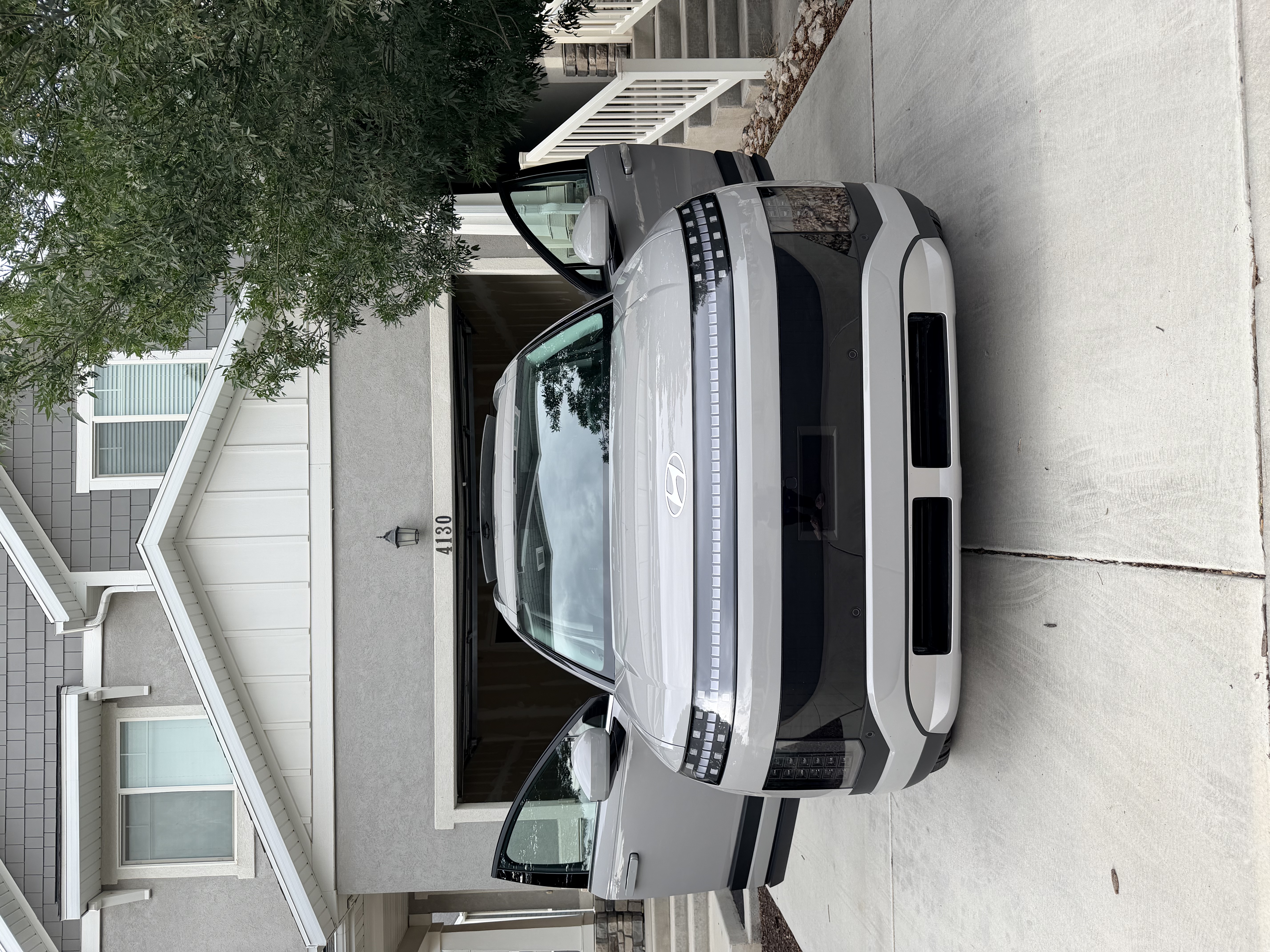 Used 2026 Hyundai Ioniq 9 SE w/ Tow & Go Package AWD/4WD image 1