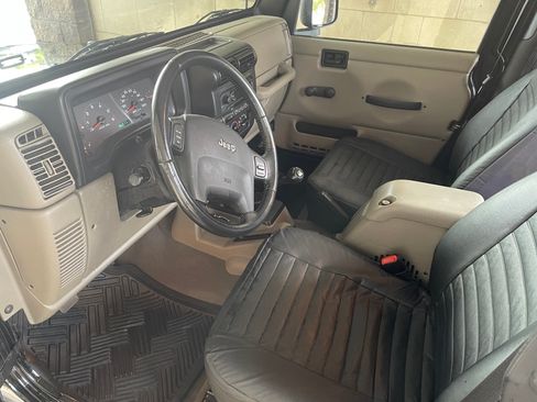 Used 2005 Jeep Wrangler Rubicon AWD/4WD image 13