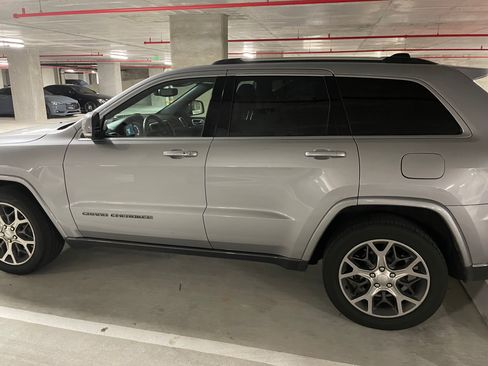 Used 2018 Jeep Grand Cherokee Limited AWD/4WD image 5