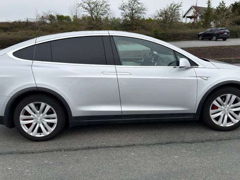 Used 2016 Tesla Model X Performance image 9