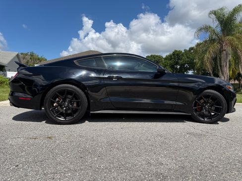 Used 2017 Ford Mustang Coupe RWD image 9